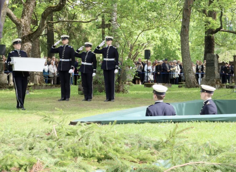 Suuret Sankarihautajaiset